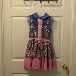 Jojo Siwa sleeveless nodded dress